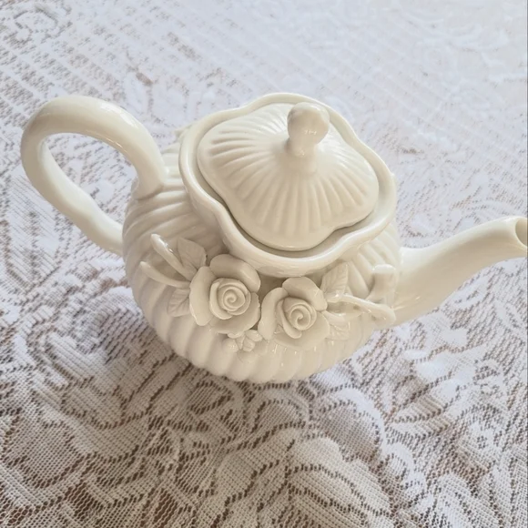 Tea Kettle - Picture 7 of 9